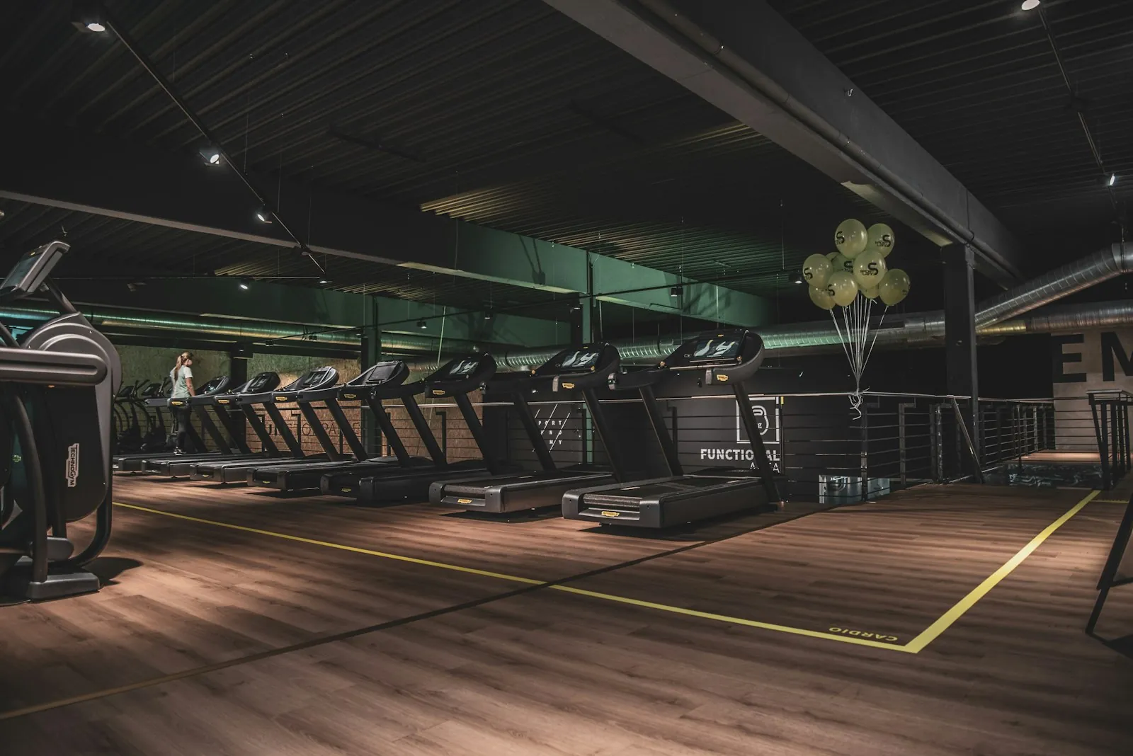 Area cardio con tapis roulant